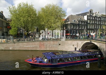 Imbarcazione da diporto sul canal in Amsterdam Olanda Foto Stock