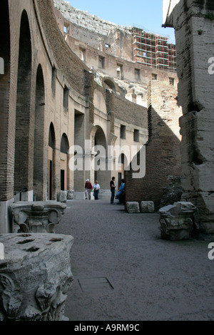 Il Colosseo a Roma Italia, all'interno della parete esterna. Foto Stock