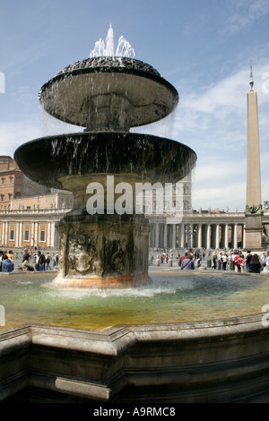 Fontana in Piazza San Pietro Roma, Italia. Foto Stock