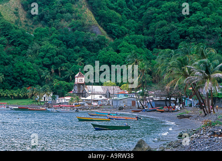 Vista panoramica della città di Soufriere sulla costa di Dominica. Caraibi Foto Stock