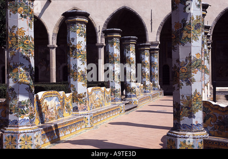 Basilica di Santa Chiara Chiostro Napoli Campania Italia Foto Stock