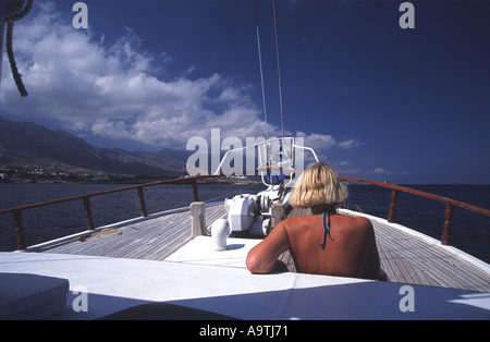 Cipro del Nord una crociera su un caicco lungo le coste vicino a Kyrenia Foto Stock