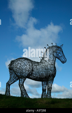 'L'Clydesdale gabbia in ferro di armatura cavallo pesante' un enorme 'modello aratro cavallo " Scozia Foto Stock