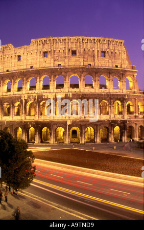 Roma Colosseo all'alba Foto Stock