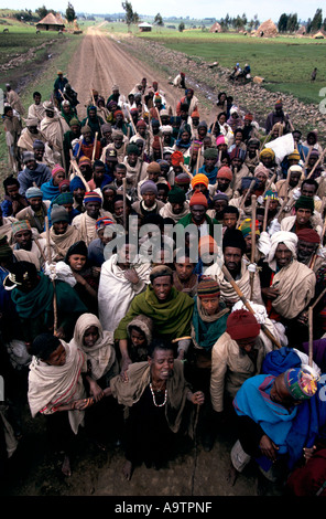 'L'ETIOPIA, inevitabile carestia", gli abitanti di un villaggio da SARDA KORKORA devono camminare per dieci ore a ricevere aiuti alimentari, 1999 Foto Stock