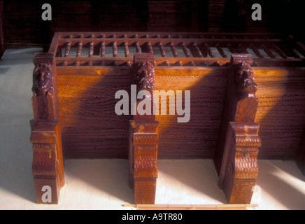 Legno di cactus balcone presso una chiesa a Susuqes in alto Ande in Jujuy Puna argentine Foto Stock