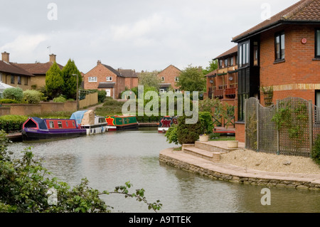 Canal barge con casa in milton keynes Foto Stock