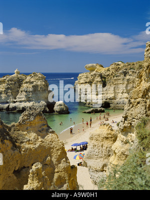 Il Portogallo Algarve, Sao Rafael beach nei pressi di Albufeira, spiagge e scogliere in estate Foto Stock