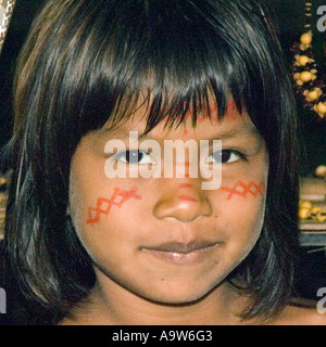 Ritratto di una ragazza indiana dalla tribù Dessanos Rio Taruma Amazon membro Brasile Foto Stock