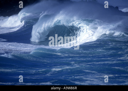 Mare tempestoso onde SHOREBREAK Foto Stock