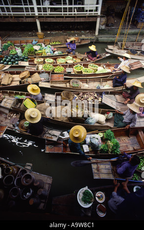 Damnoen Saduak Rachaburi distretto Thailandia Bangkok mercato galleggiante sul klongs Foto Stock