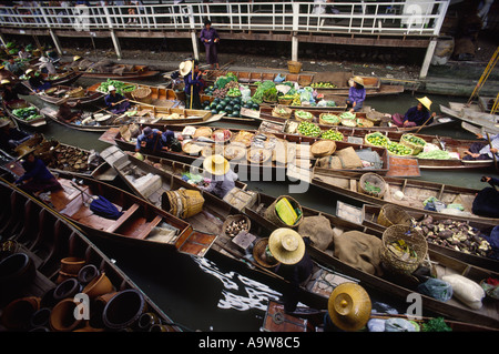 Thailandia Mercato Galleggiante di Damnoen Saduak sulla klong per via navigabile Foto Stock