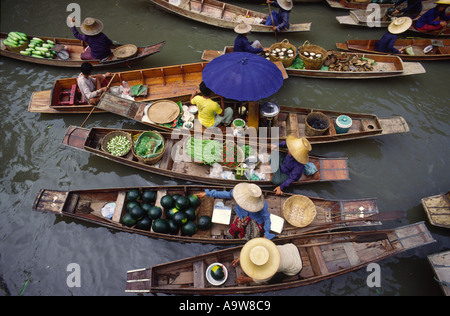 Mercato Galleggiante di Damnoen Saduak Thailandia barche di trading sulla klong per via navigabile Foto Stock