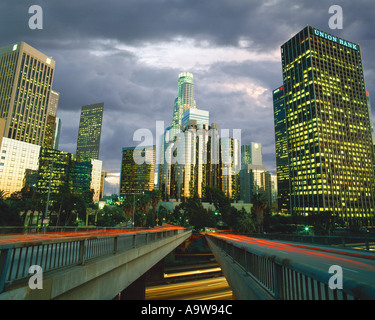 Il centro cittadino di Los Angeles, la California e la superstrada porto