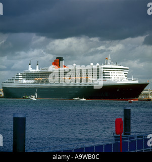 Cunard liner Queen Mary 2 ormeggiato a Southampton Dock Oceano Hampshire Inghilterra Foto Stock