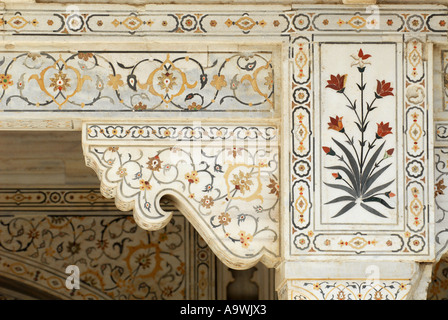 Inlay work in Jahangirs Palace inside Agra fort Uttar Pradesh India Foto Stock
