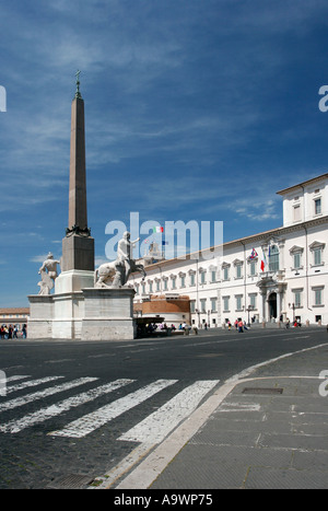 Castore e Polluce obelisco del Palazzo del Quirinale a Roma Italia Foto Stock