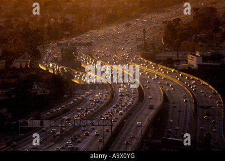 Antenna CONGESTIONE DEL TRAFFICO STRADALE SANTA MONICA FREEWAY DI LOS ANGELES CALIFORNIA USA Foto Stock