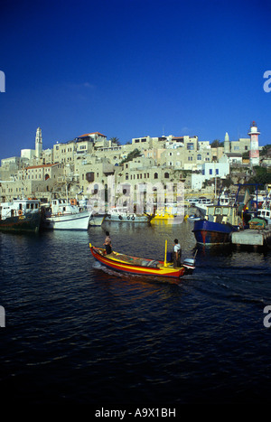 Barche da pesca ormeggiate al porto vecchio di Jaffa ISRAELE Foto Stock