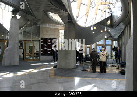 La lobby principale del nuovo edificio del parlamento scozzese di Edimburgo Foto Stock