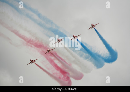 RAF frecce rosse BAE Hawk Trainer Display acrobatico battenti in stretta formazione Foto Stock