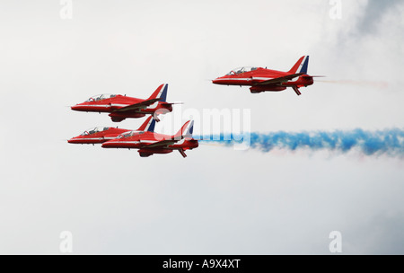 RAF frecce rosse BAE Hawk Trainer Display acrobatico battenti in stretta formazione Foto Stock