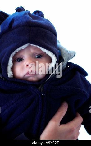 Baby preinstallato in abbigliamento invernale Foto Stock