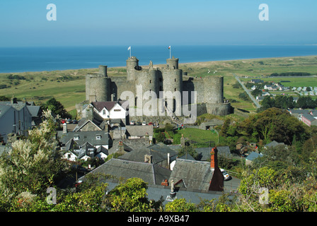 Sito patrimonio dell'umanità dell'UNESCO, edificio patrimonio dell'umanità di grado i, castello di Harlech, fortificazione medievale, rovine di arenaria costruite nel XIII secolo sulle rocce vicino al Mare d'Irlanda Foto Stock