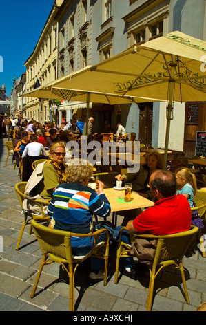 Terrazze su Venturska Street Bratislava Slovacchia UE Foto Stock