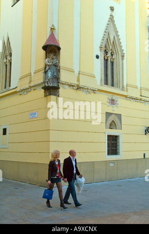 Angolo del museo municipale di Hlavni namesti square a Bratislava Slovacchia UE Foto Stock