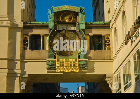 Ankeruhr il clock di ancoraggio in Hoher Markt Vienna Austria UE Foto Stock