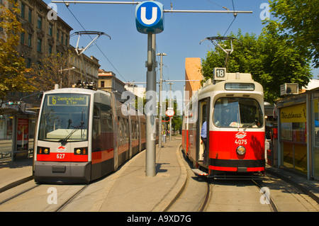 Il tram ferma a Vienna Austria UE Foto Stock