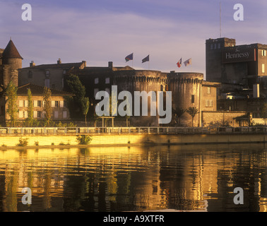 CHATEAU COGNAC FIUME CHARENTE COGNAC Charente Francia Foto Stock