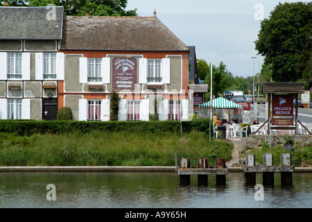 Ponte Pegasus cafe Normandia Francia famoso edificio Foto Stock