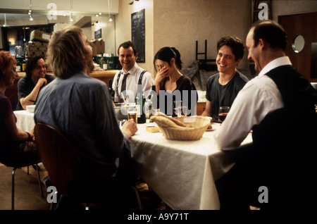 NOTTING HILL - 1999 Polygram film con Hugh Grant secondo da destra Foto Stock