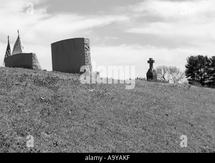 Cimitero sulla collina - bianco e nero Foto Stock