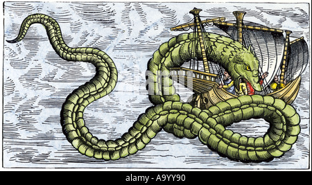 Nave attaccato da un serpente marino nel Mare delle tenebre, da Olaus Magnus 1555. Colorate a mano la xilografia Foto Stock