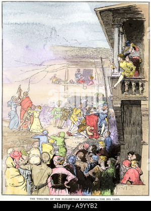 Teatro del Elizabethan Passeggini in una locanda in un cantiere 1500s in Inghilterra. Colorate a mano la xilografia Foto Stock