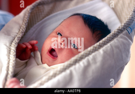 Polonia, neonato (0-3 mesi) giacente su una coperta, vista in elevazione  Foto stock - Alamy