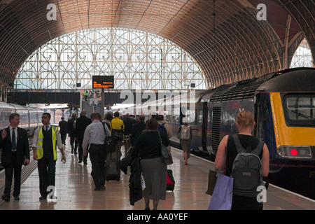 Interno della stazione ferroviaria di Paddington a Londra Inghilterra 2005 Foto Stock