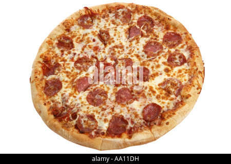 Tutta la salsiccia per pizza Pizza ritagliata su sfondo bianco Foto Stock