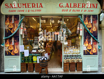 Dallo stile tradizionale Salumeria (salumi), Old Town, Verona, Veneto, Italia Foto Stock