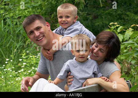 Famiglia all'aperto Foto Stock