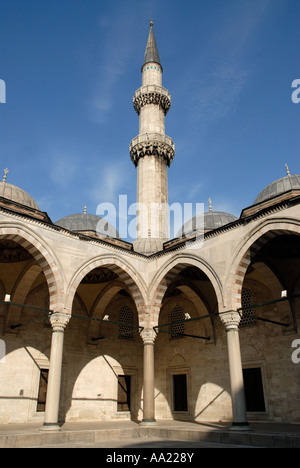 La Moschea Süleymaniye, piazzale antistante, istanbul, Turchia Foto Stock