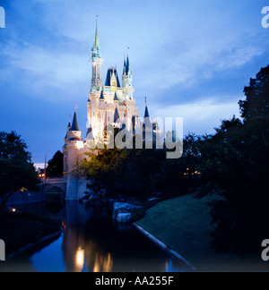Il Castello di Cenerentola di notte, il Magic Kingdom, Walt Disney World, a Orlando, Florida, Stati Uniti d'America Foto Stock