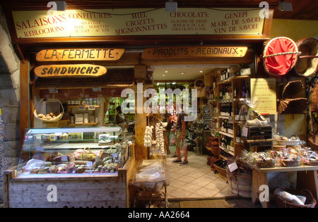 Negozio tradizionale nella città vecchia, Annecy, Francia Foto Stock