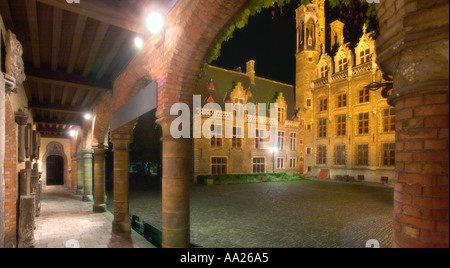 Soft Focus del Museo Gruuthuse cortile di notte, Bruges, Belgio Foto Stock