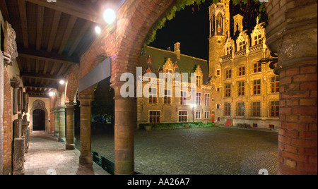 Museo Gruuthuse cortile di notte, Bruges, Belgio Foto Stock