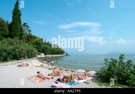 Spiaggia della Città Vecchia, a Sirmione sul Lago di Garda, Italia Foto Stock