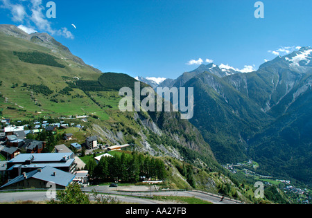 Vista sul resort, Les Deux Alpes, Francia Foto Stock